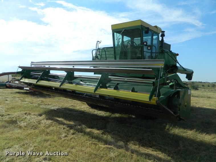 image for item DB1103 1976 John Deere 6600 combine