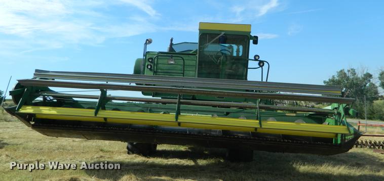 image for item DB1103 1976 John Deere 6600 combine