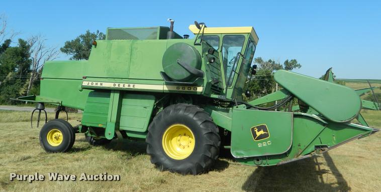 image for item DB1103 1976 John Deere 6600 combine