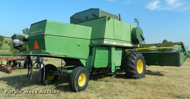 image for item DB1103 1976 John Deere 6600 combine