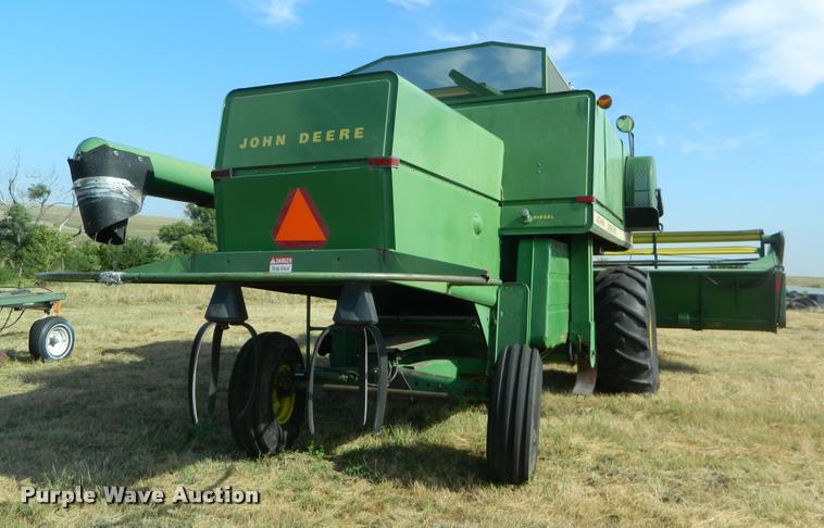 image for item DB1103 1976 John Deere 6600 combine