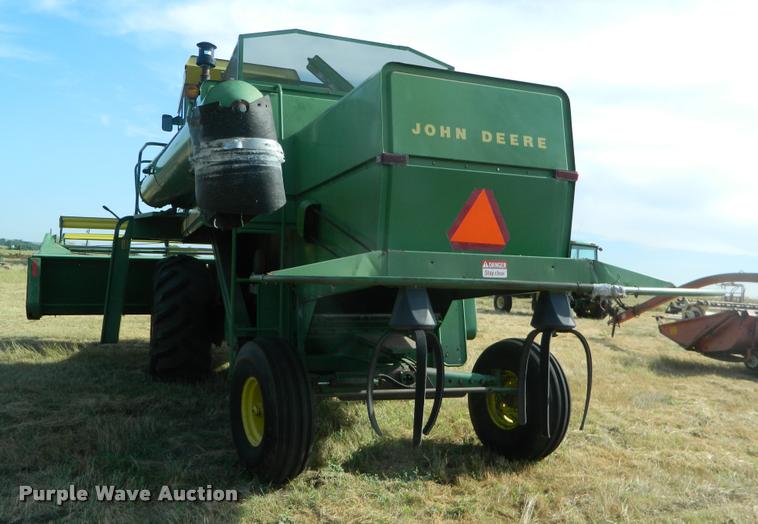 image for item DB1103 1976 John Deere 6600 combine