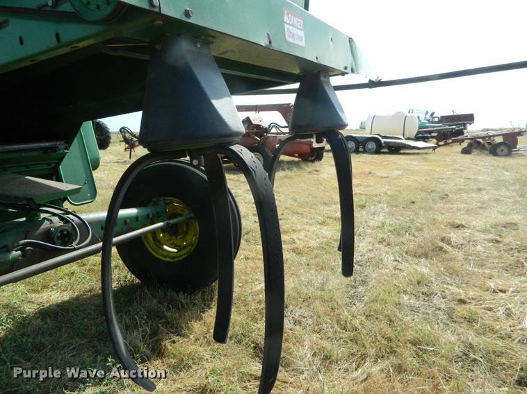 image for item DB1103 1976 John Deere 6600 combine