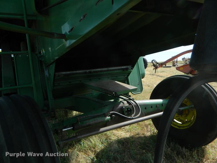 image for item DB1103 1976 John Deere 6600 combine