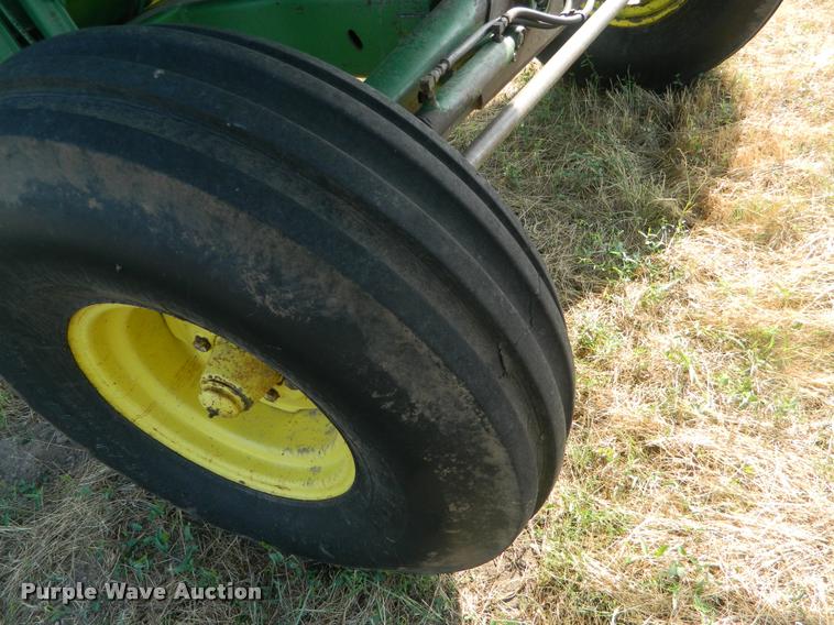 image for item DB1103 1976 John Deere 6600 combine