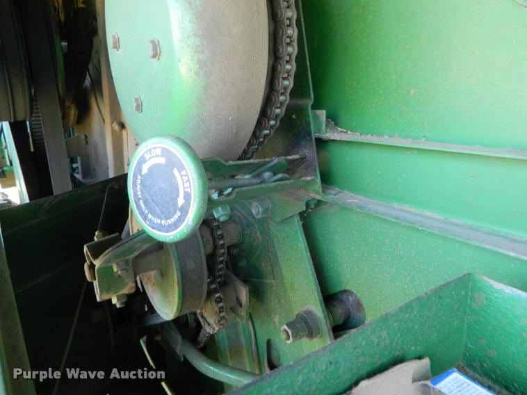 image for item DB1103 1976 John Deere 6600 combine