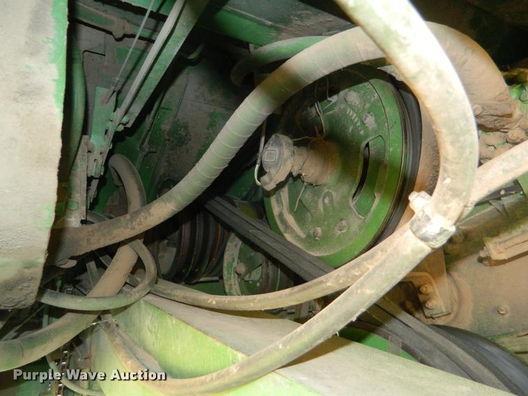image for item DB1103 1976 John Deere 6600 combine