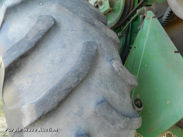 image for item DB1103 1976 John Deere 6600 combine