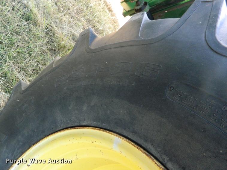 image for item DB1103 1976 John Deere 6600 combine