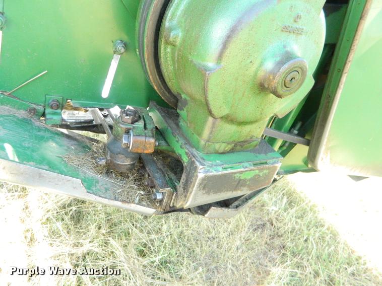 image for item DB1103 1976 John Deere 6600 combine