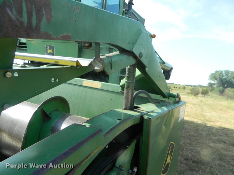 image for item DB1103 1976 John Deere 6600 combine