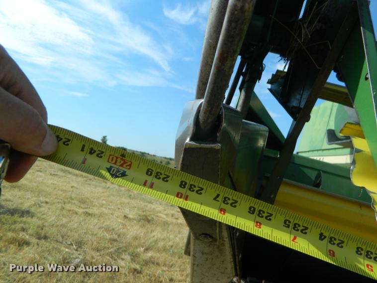 image for item DB1103 1976 John Deere 6600 combine