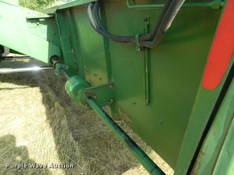 image for item DB1103 1976 John Deere 6600 combine