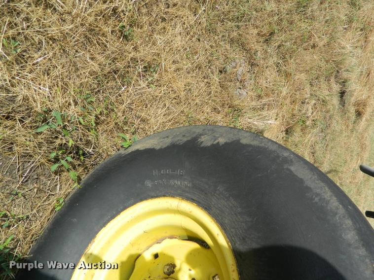 image for item DB1103 1976 John Deere 6600 combine