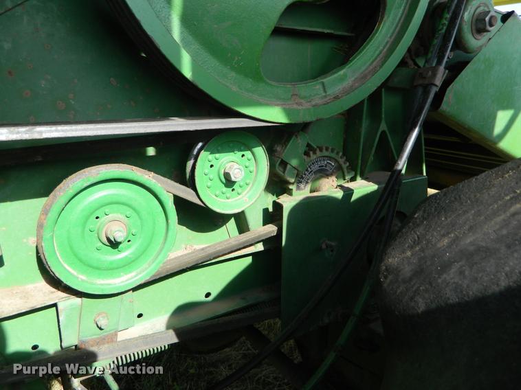 image for item DB1103 1976 John Deere 6600 combine