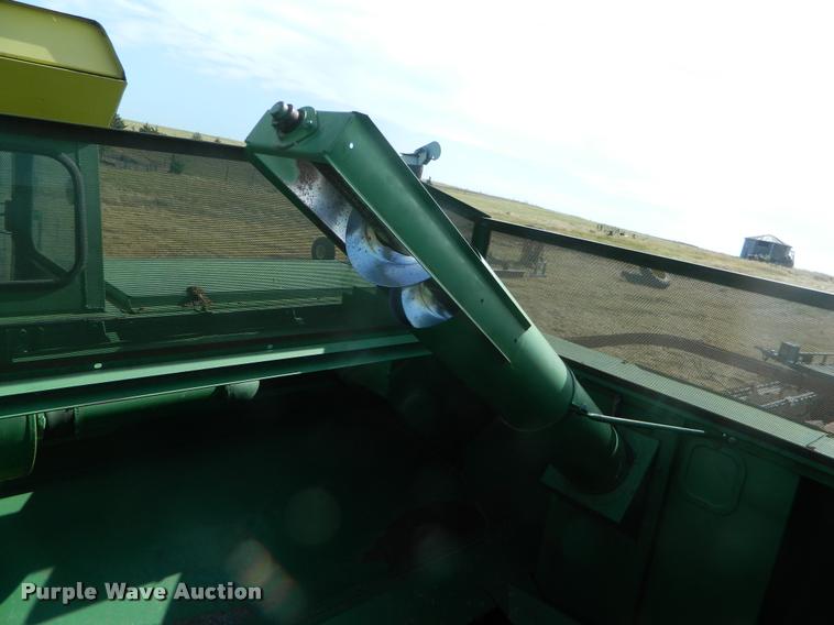 image for item DB1103 1976 John Deere 6600 combine