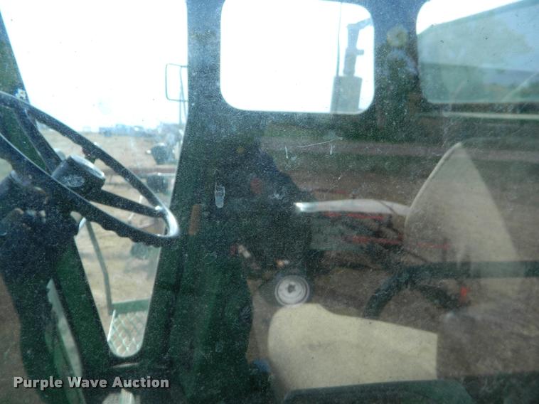 image for item DB1103 1976 John Deere 6600 combine