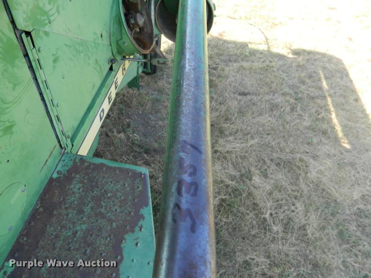 image for item DB1103 1976 John Deere 6600 combine