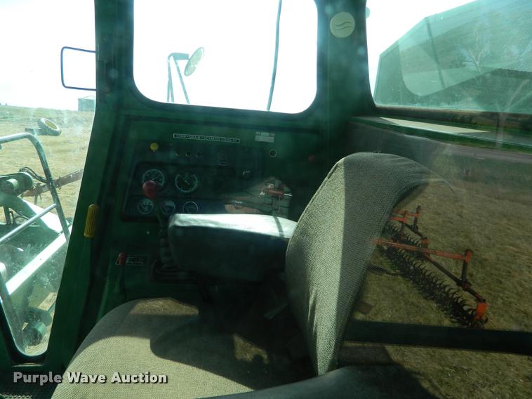 image for item DB1103 1976 John Deere 6600 combine