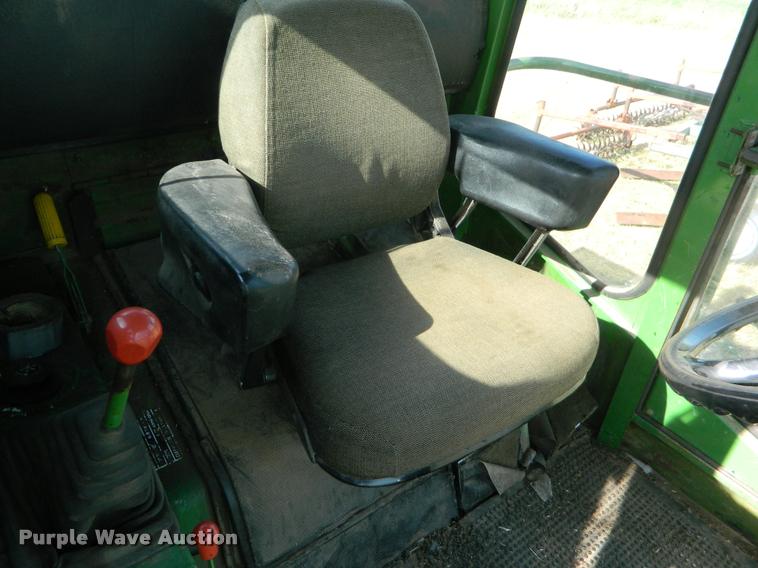image for item DB1103 1976 John Deere 6600 combine