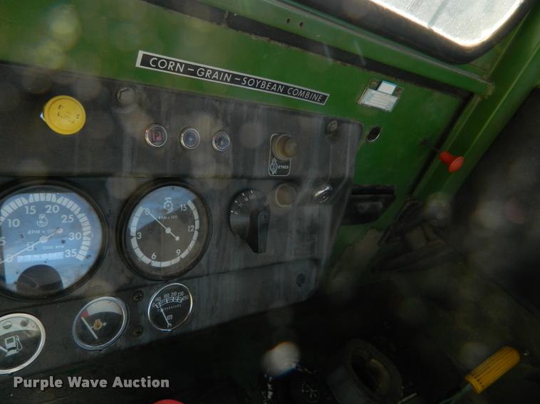 image for item DB1103 1976 John Deere 6600 combine