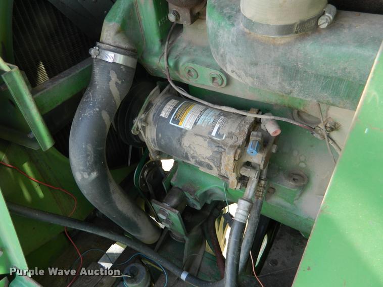 image for item DB1103 1976 John Deere 6600 combine