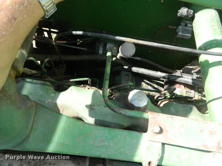 image for item DB1103 1976 John Deere 6600 combine