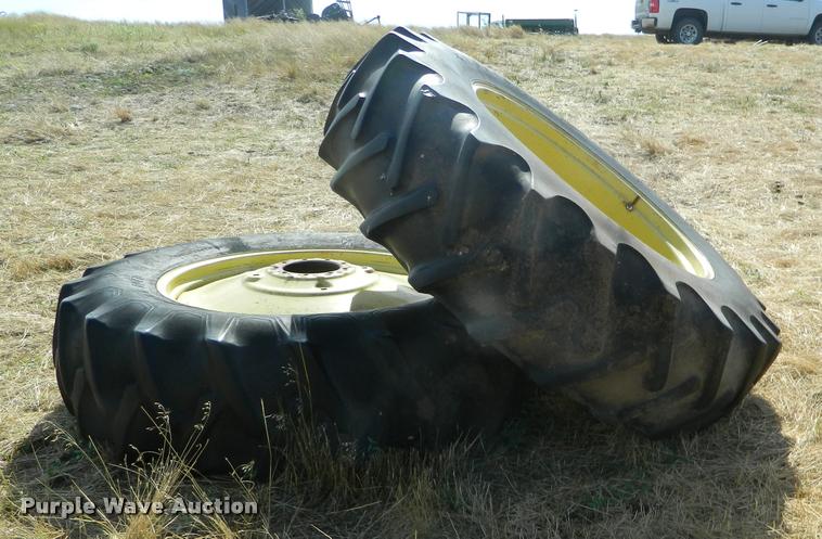 image for item DB1104 1976 John Deere 4430 tractor