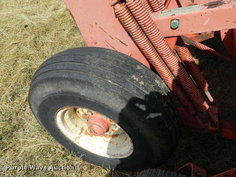image for item DB1105 Hesston 1014 Hydroswing windrower