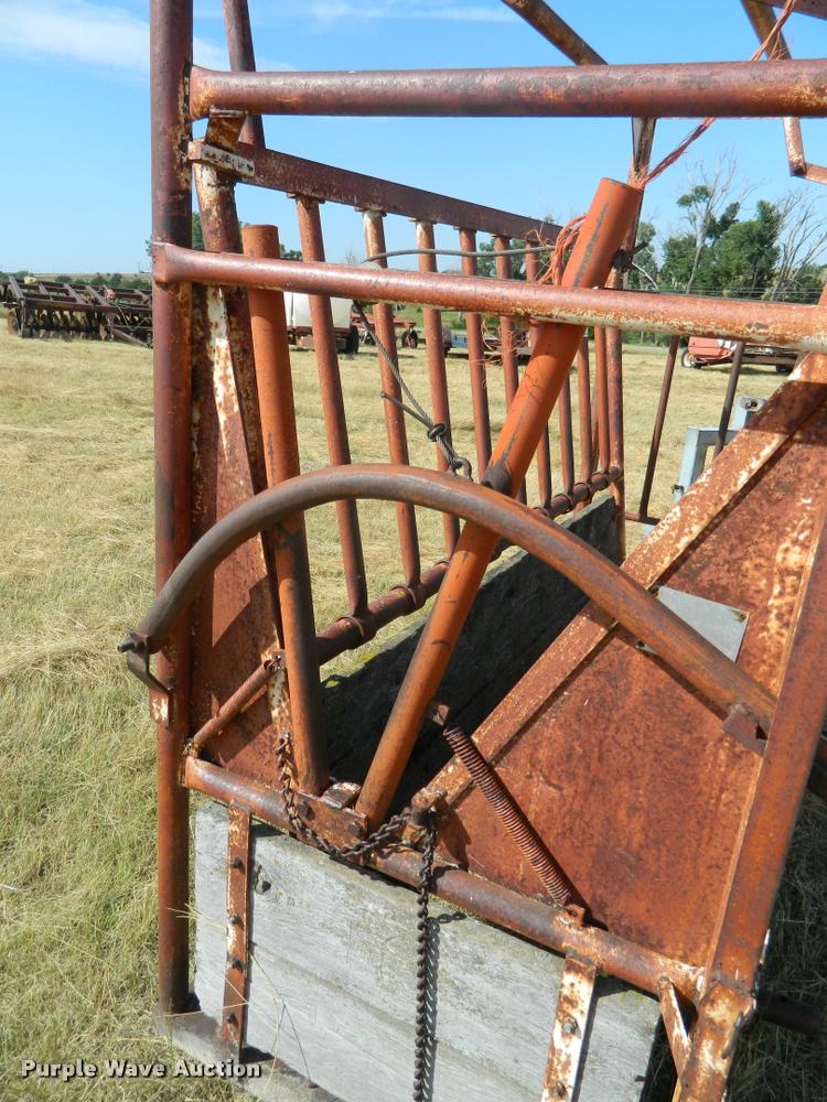 image for item DB1115 Squeeze chute