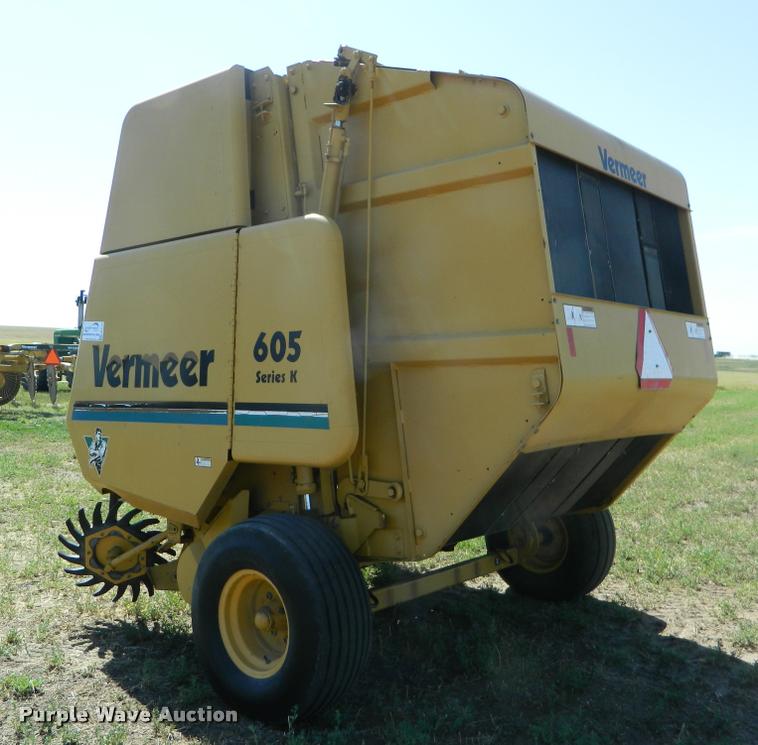 image for item DB1121 1995 Vermeer 605K round baler
