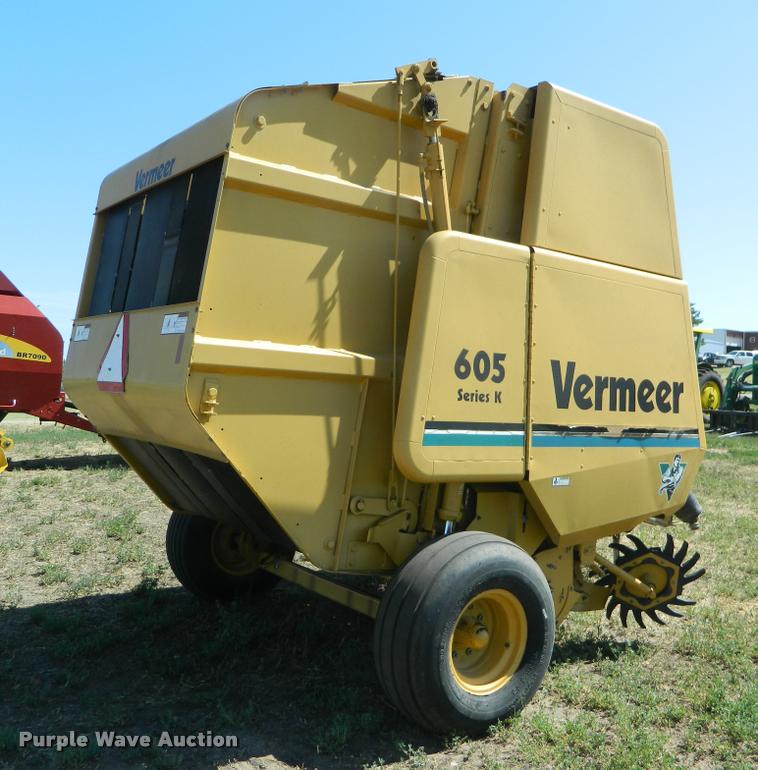 image for item DB1121 1995 Vermeer 605K round baler