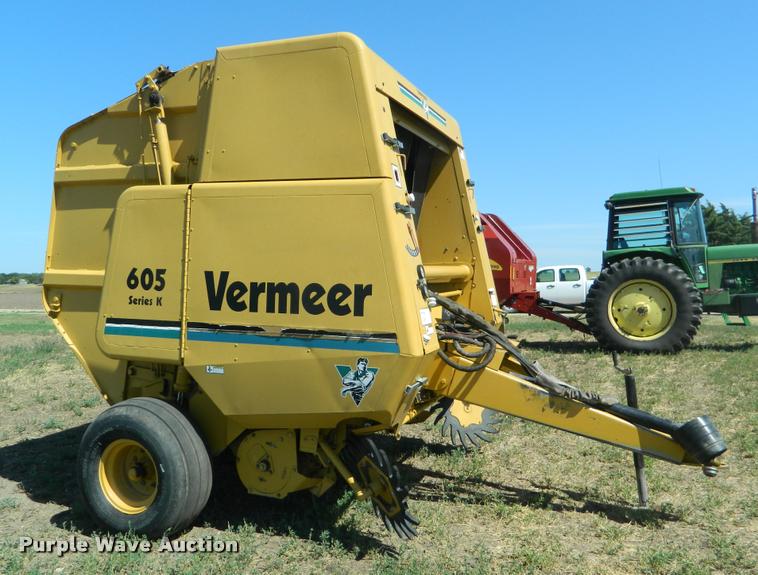 image for item DB1121 1995 Vermeer 605K round baler