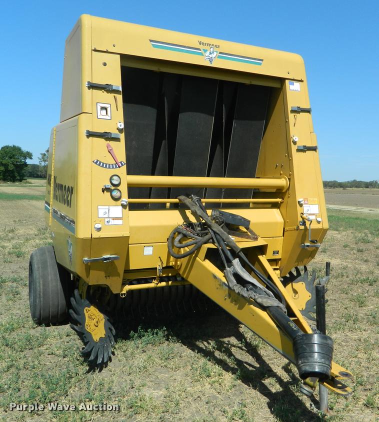 image for item DB1121 1995 Vermeer 605K round baler