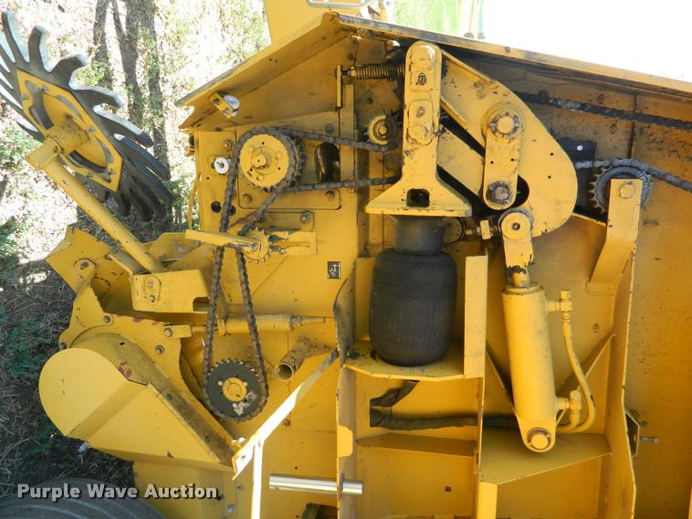 image for item DB1121 1995 Vermeer 605K round baler