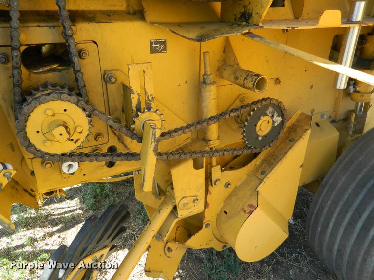 image for item DB1121 1995 Vermeer 605K round baler