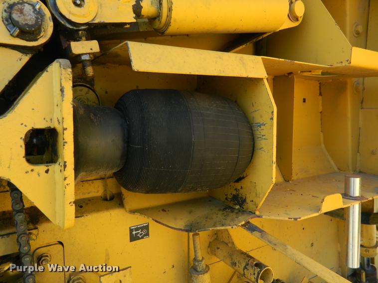 image for item DB1121 1995 Vermeer 605K round baler