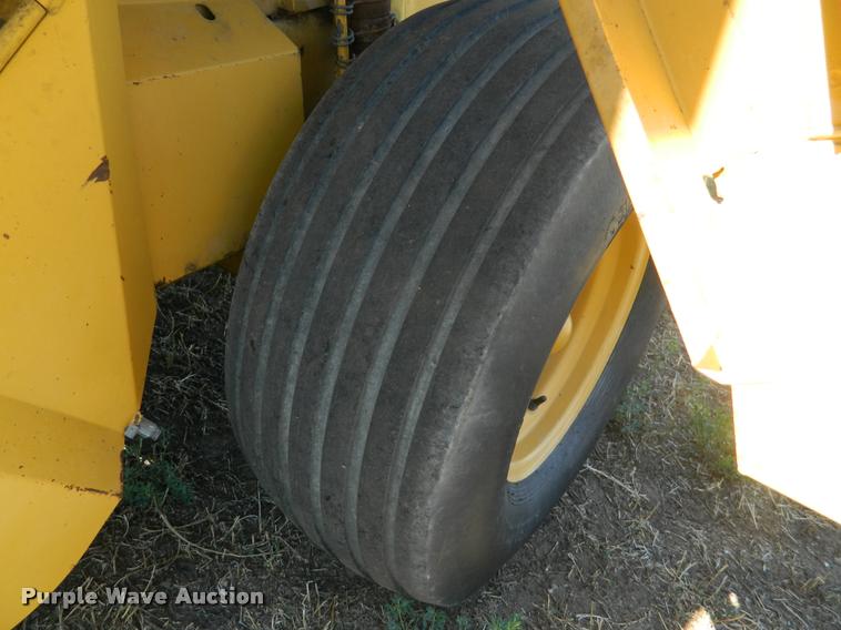 image for item DB1121 1995 Vermeer 605K round baler