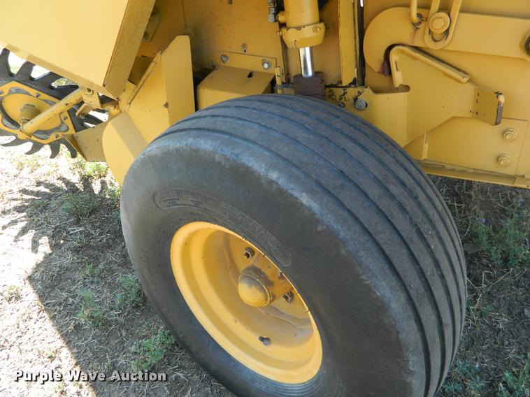 image for item DB1121 1995 Vermeer 605K round baler