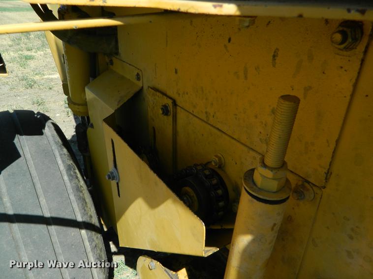 image for item DB1121 1995 Vermeer 605K round baler