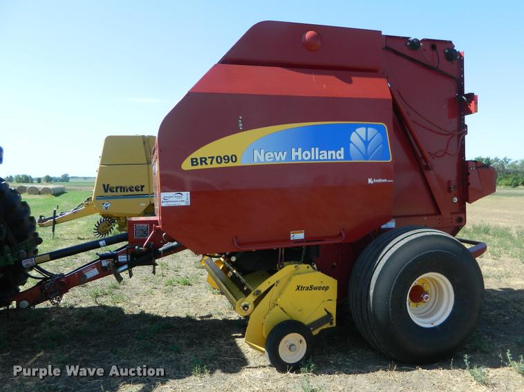 image for item DB1122 2010 New Holland BR7090 round baler
