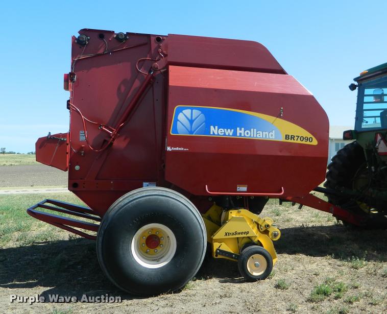 image for item DB1122 2010 New Holland BR7090 round baler