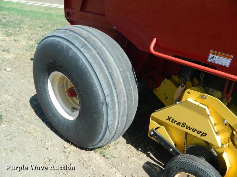 image for item DB1122 2010 New Holland BR7090 round baler