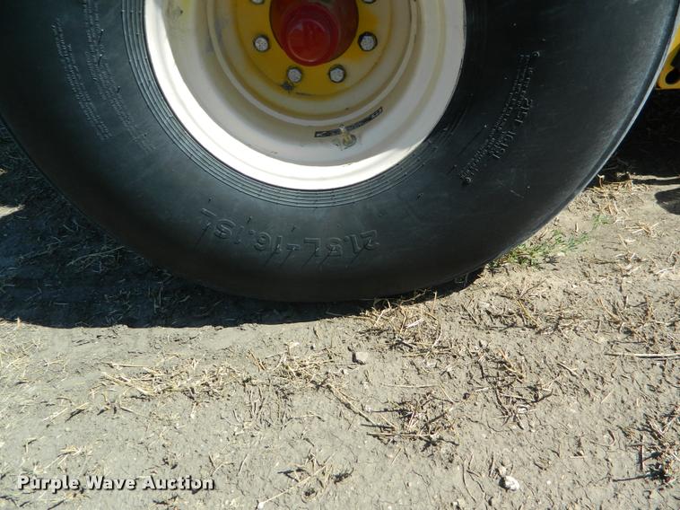 image for item DB1122 2010 New Holland BR7090 round baler