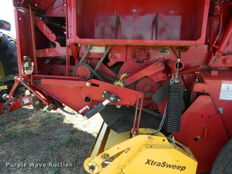 image for item DB1122 2010 New Holland BR7090 round baler