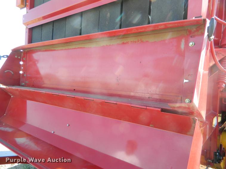 image for item DB1122 2010 New Holland BR7090 round baler