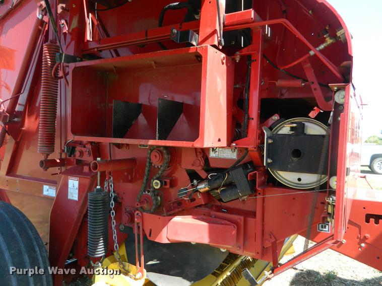 image for item DB1122 2010 New Holland BR7090 round baler