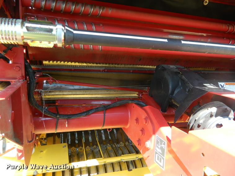 image for item DB1122 2010 New Holland BR7090 round baler