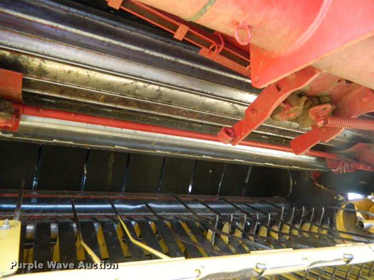 image for item DB1122 2010 New Holland BR7090 round baler