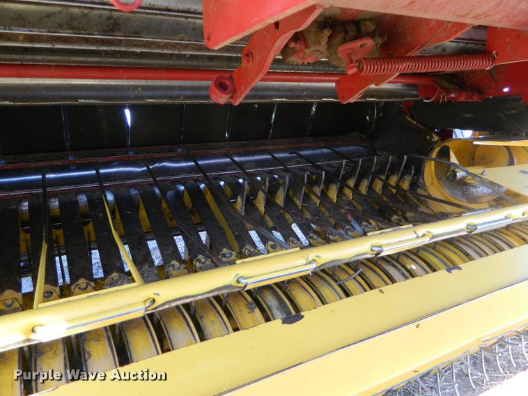 image for item DB1122 2010 New Holland BR7090 round baler